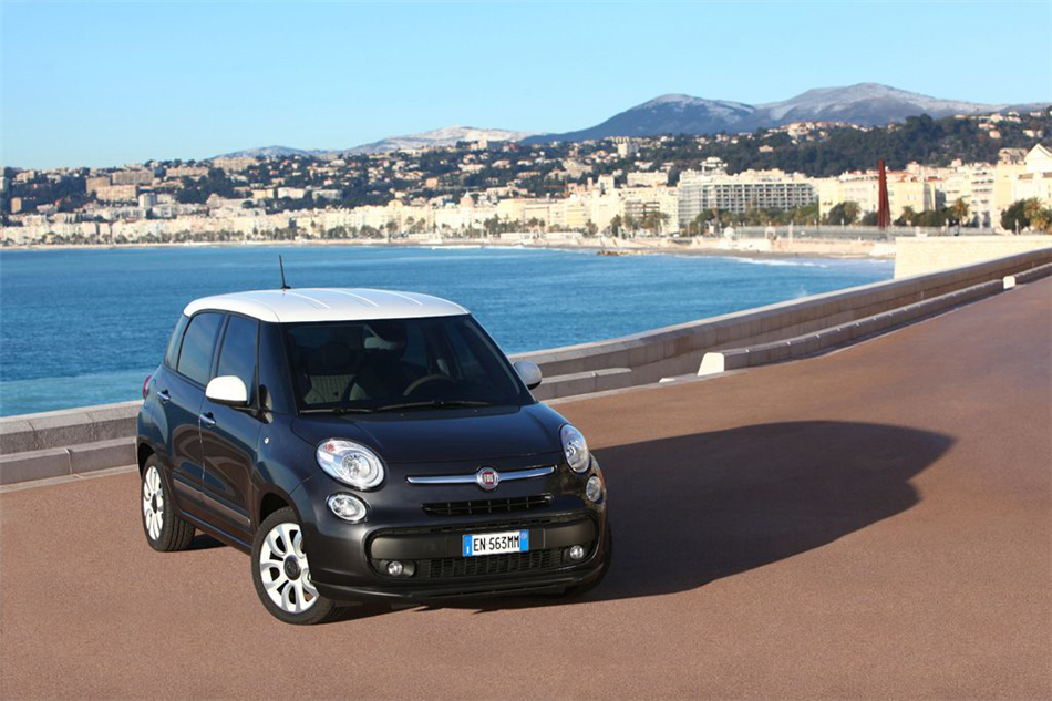 Fiat 500L: Kobiecy Miejski Samochód 2012