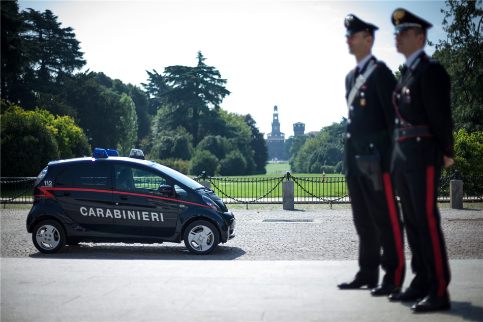 Mitsubishi dostarczy 23 i-MiEV Carabinieri
