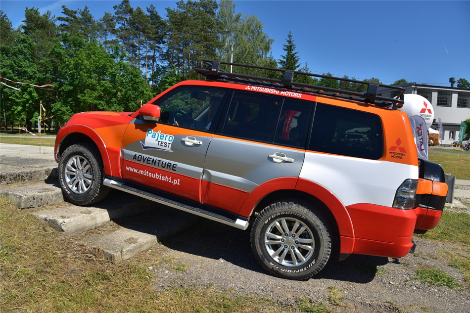 Gwiazdy rywalizowały w terenówkach Mitsubishi podczas VIP CROSS 2016