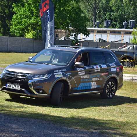 Gwiazdy rywalizowały w terenówkach Mitsubishi podczas VIP CROSS 2016