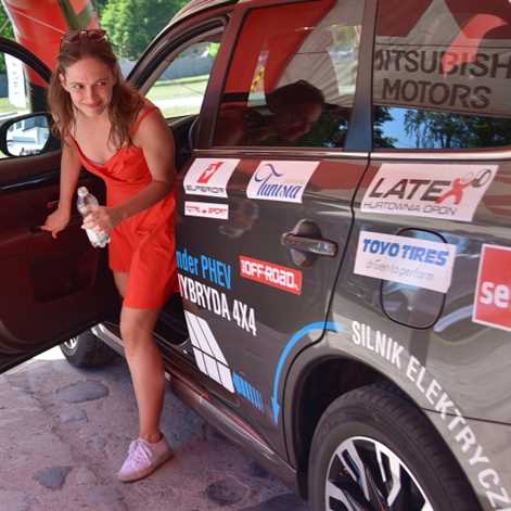 Gwiazdy rywalizowały w terenówkach Mitsubishi podczas VIP CROSS 2016