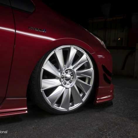 [GALERIA] Toyota Prius po tuningu: bliżej ziemi