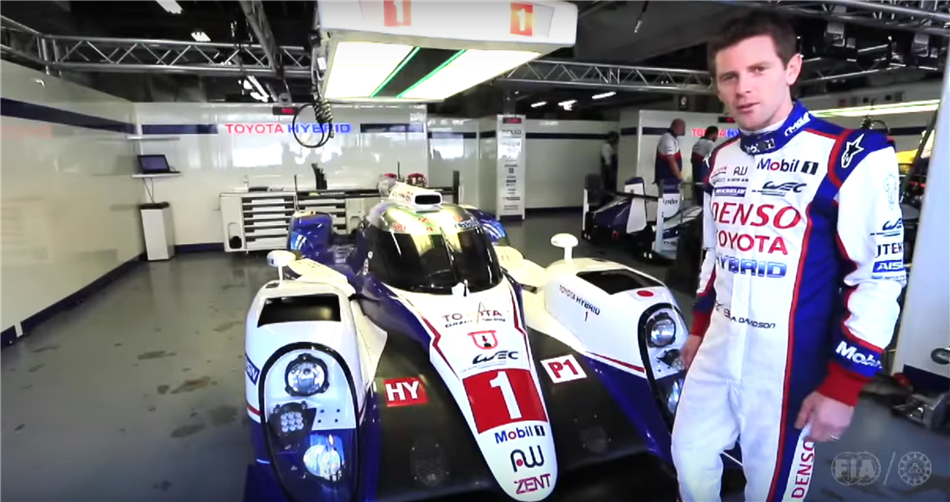 Bliskie spotkanie z hybrydowym bolidem Toyoty TS040 – zobacz film
