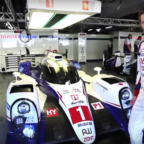 Bliskie spotkanie z hybrydowym bolidem Toyoty TS040 – zobacz film