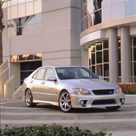 Lexus IS: historia udanego modelu