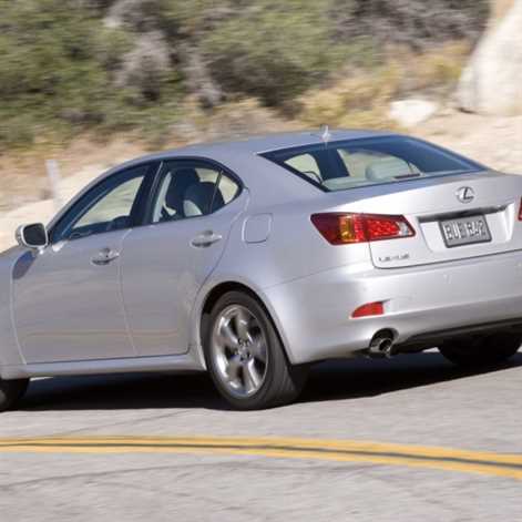 Lexus IS: historia udanego modelu