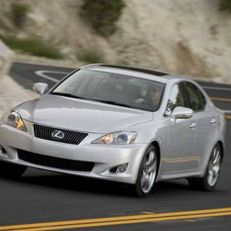 Lexus IS: historia udanego modelu