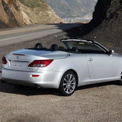 Lexus IS: historia udanego modelu