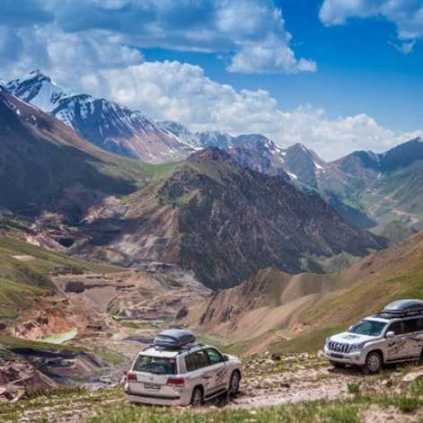 Toyotą Land Cruiser na Mount Everest