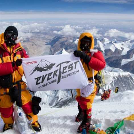 Toyotą Land Cruiser na Mount Everest