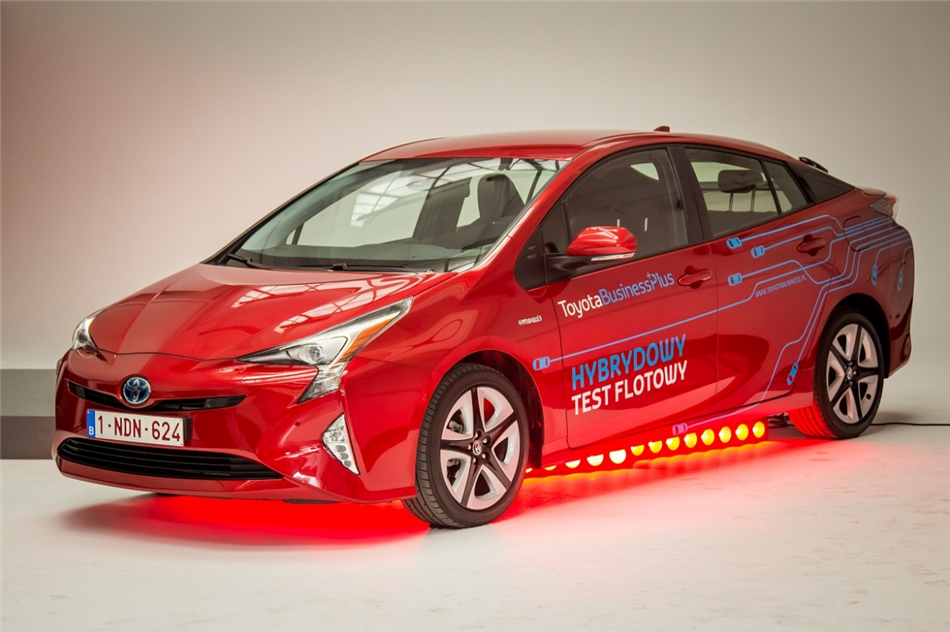  Toyota Prius doskonałym autem dla firm – długodystansowy test potwierdził jego wartość