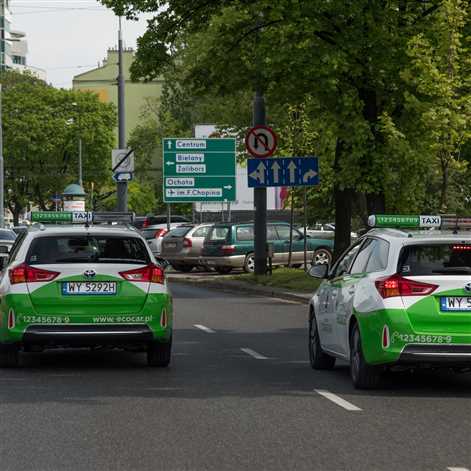 Hybrydowe taksówki w Warszawie i Wrocławiu