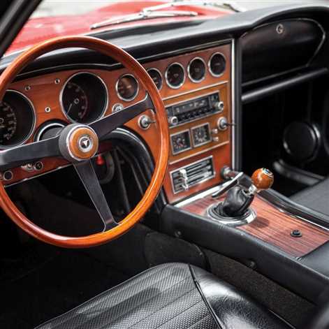 Toyota 2000GT i Land Cruiser FJ40 na licytacji