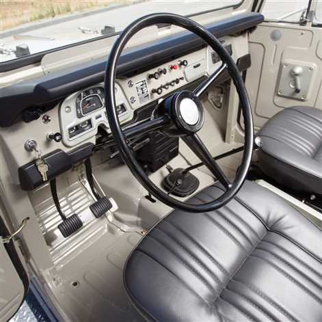 Toyota 2000GT i Land Cruiser FJ40 na licytacji