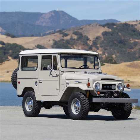 Toyota 2000GT i Land Cruiser FJ40 na licytacji