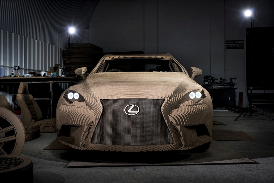 Wyjątkowy Lexus origami