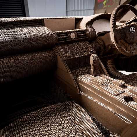 Wyjątkowy Lexus origami