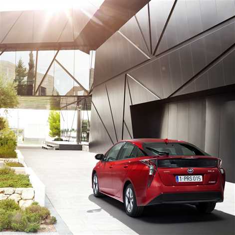 Nowa Toyota Prius jeszcze bardziej wydajna i dynamiczna