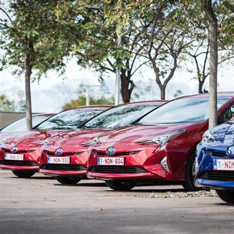 Nowa Toyota Prius kolejnym milowym krokiem w rozwoju popularnych samochodów hybrydowych
