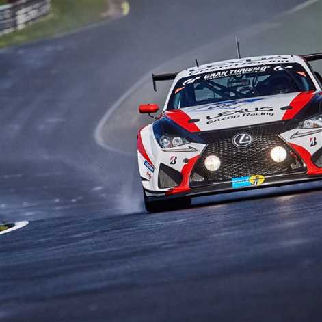 Toyota C-HR Racing i wyścigowe Lexusy na torze Nürburgring