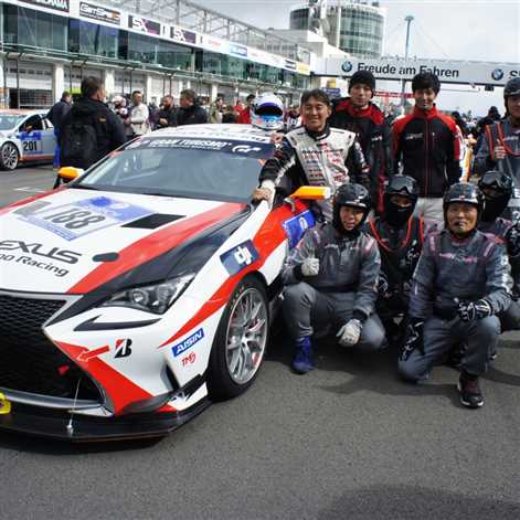 Toyota C-HR Racing i wyścigowe Lexusy na torze Nürburgring
