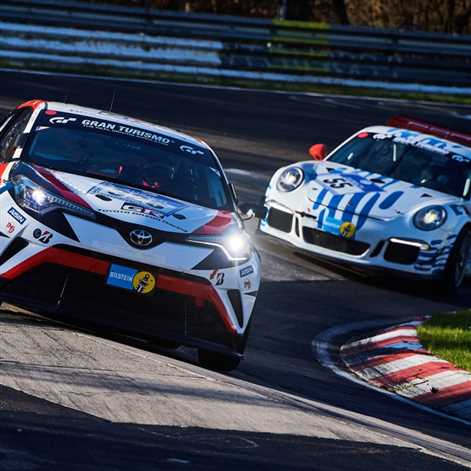 Toyota C-HR Racing i wyścigowe Lexusy na torze Nürburgring