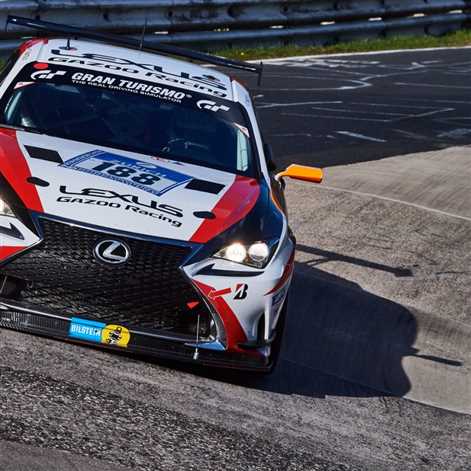Toyota C-HR Racing i wyścigowe Lexusy na torze Nürburgring