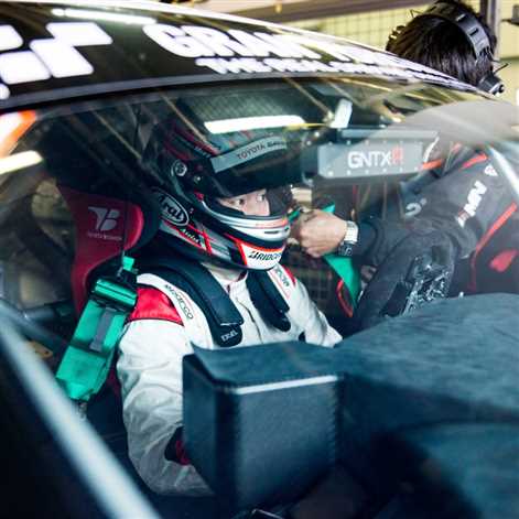 Toyota C-HR Racing i wyścigowe Lexusy na torze Nürburgring