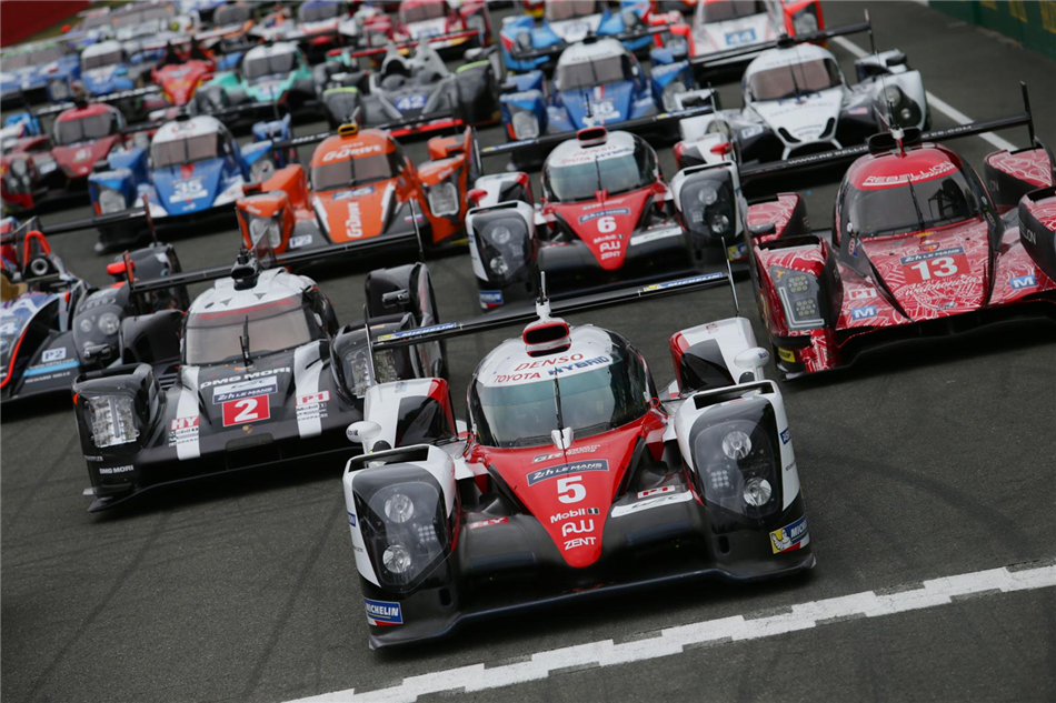 Zacięta walka Toyoty i Porsche w 24h Le Mans