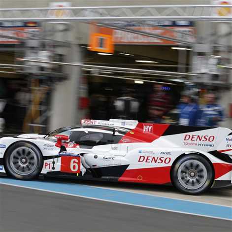 Zacięta walka Toyoty i Porsche w 24h Le Mans