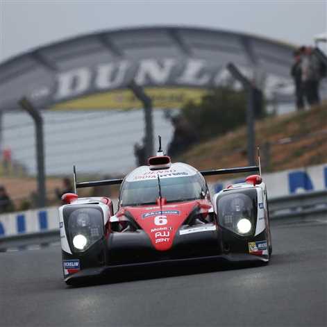 Zacięta walka Toyoty i Porsche w 24h Le Mans