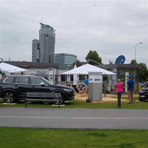 Fika Cafe i kino plenerowe Volvo podczas Volvo Gdynia Sailing Days