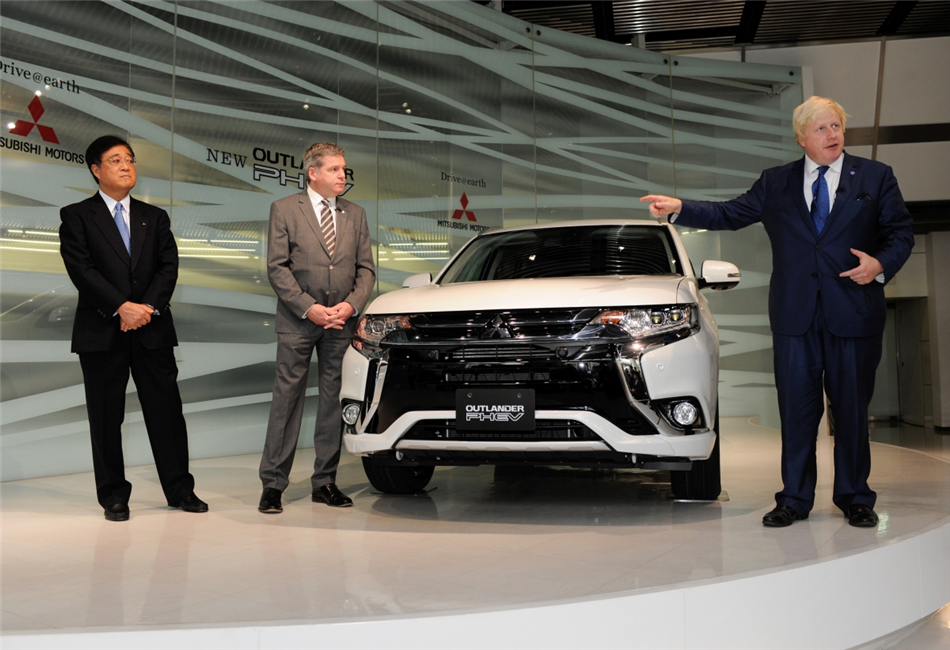 Burmistrz Londynu prezentuje nowe Mitsubishi Outlander PHEV