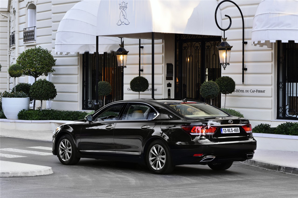 Nowy Lexus LS będzie napędzany silnikiem V6