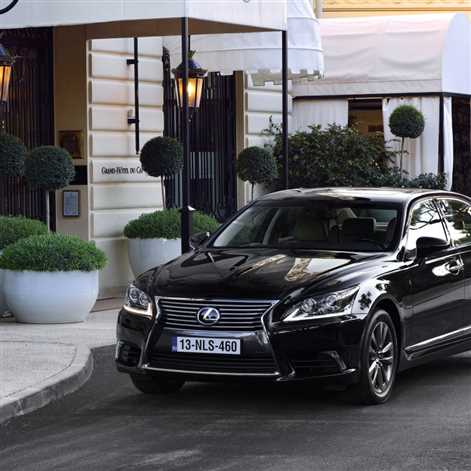 Nowy Lexus LS będzie napędzany silnikiem V6