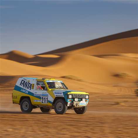 30 lat minęło: kultowy Nissan z rajdu Paryż-Dakar 1987 wraca na Saharę