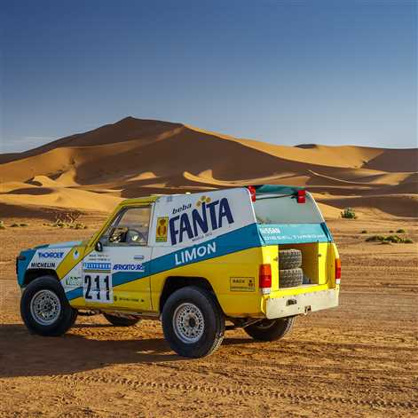 30 lat minęło: kultowy Nissan z rajdu Paryż-Dakar 1987 wraca na Saharę