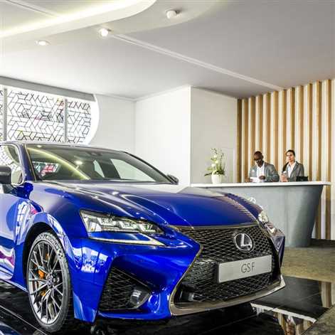 Lexus zwraca się ku kobietom kierowcom