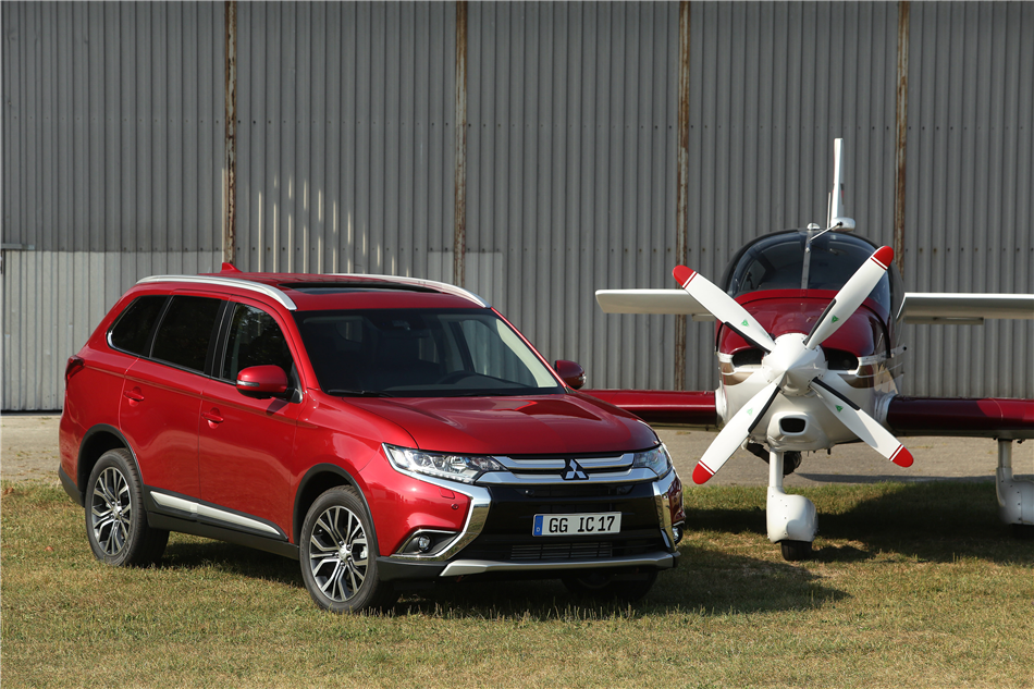 Mitsubishi Outlander 2017 i Outlander PHEV 2017 już w polskich salonach