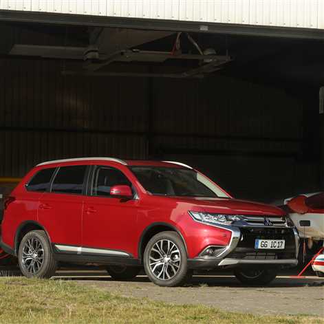 Mitsubishi Outlander 2017 i Outlander PHEV 2017 już w polskich salonach