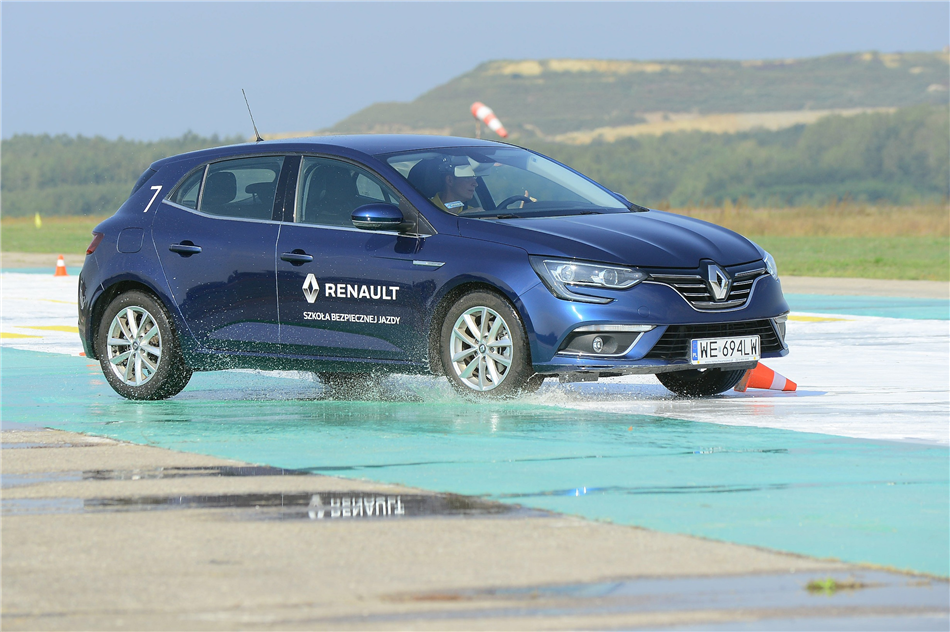 Sukces Szkoły Bezpiecznej Jazdy Renault