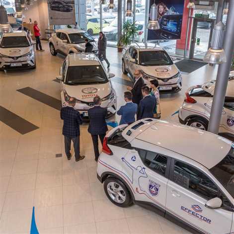Siatkarze z klubu Effector Kielce będą jeździć hybrydowymi crossoverami Toyota C-HR
