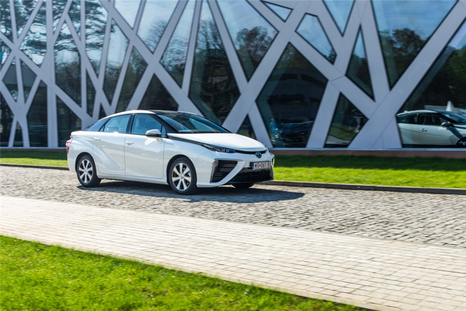 W pełni elektryczna Toyota: do roku 2020