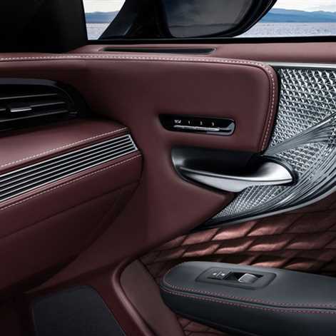 Lexus LS, kryształy i origami