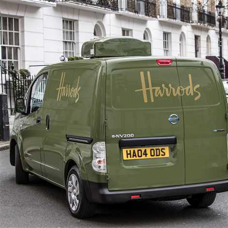 Nissan e-NV200 rewolucjonizuje flotę samochodów dostawczych Harrodsa
