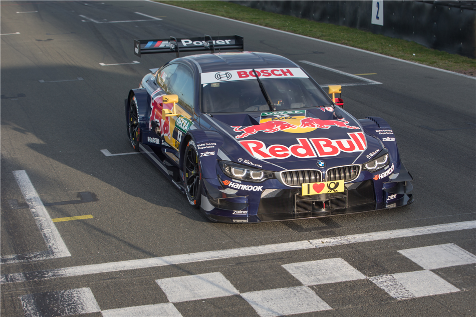 Wysokowydajny komputer zaangażowany do projektowania BMW M4 DTM