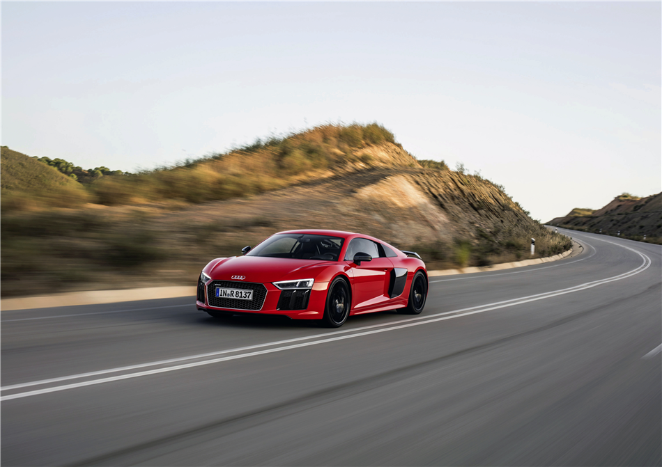 Audi R8 V10 plus Moto Asem Interii