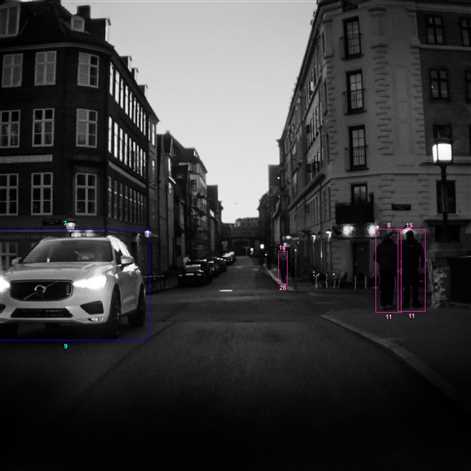 Nowe Volvo XC60 obiektywem w rękach fotografa