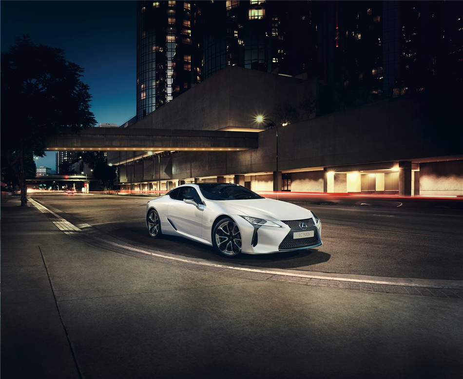 Nowy Lexus LS 500h na tournée po Polsce