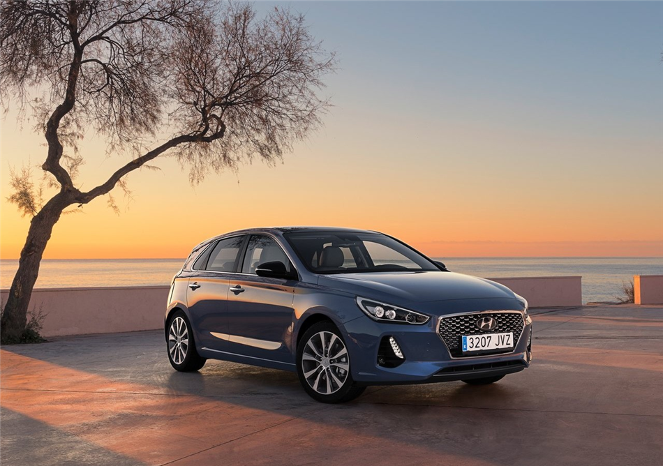 Idealne dla firmy – benzynowe hatchbacki klasy C